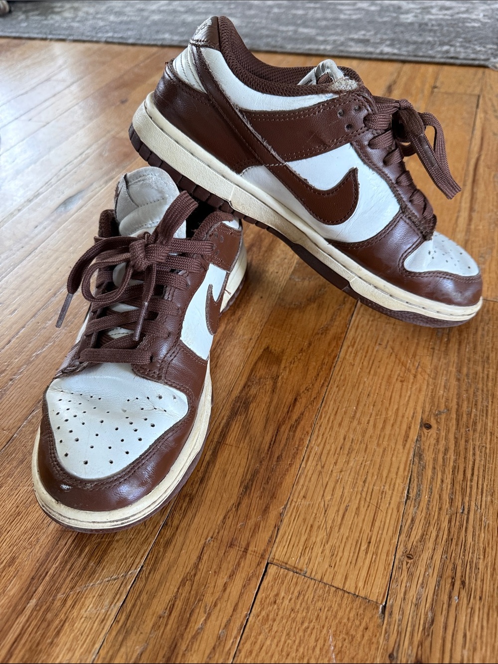 Nike Men’s Low-Top Sneakers — Brown & White